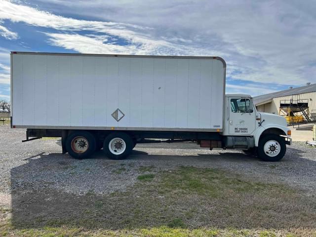 Image of International 4900 equipment image 3