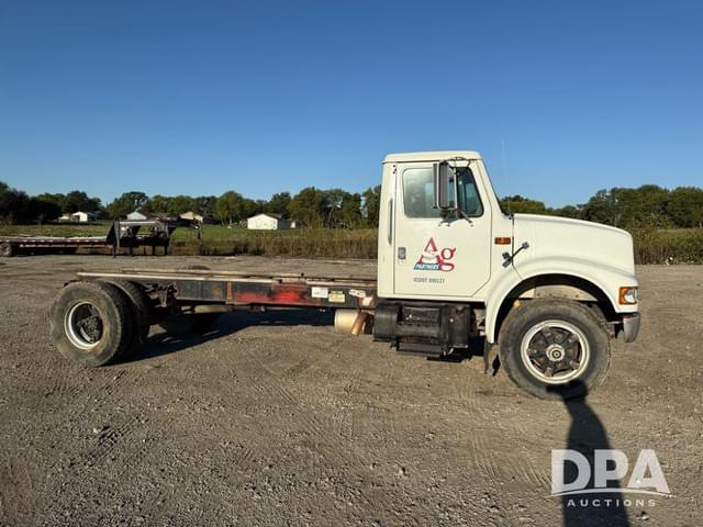 Image of International 4900 equipment image 3