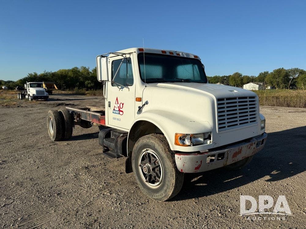 1991 International 4900 Equipment Image0