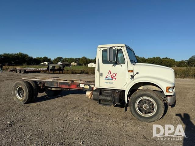 Image of International 4900 equipment image 2