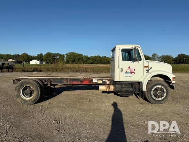 Image of International 4900 equipment image 4