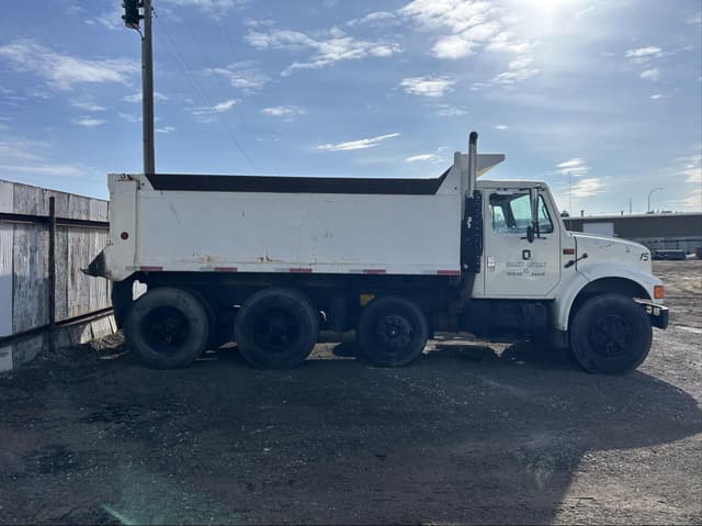 Image of International 4900 equipment image 3