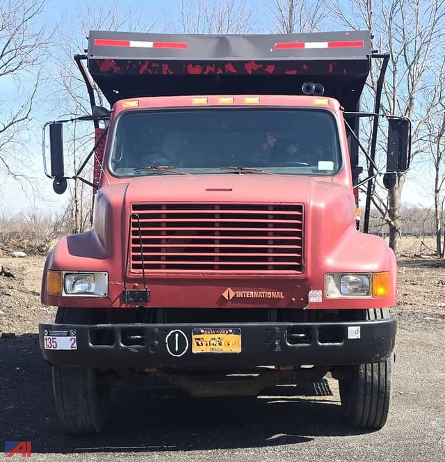 Image of International 4900 equipment image 1