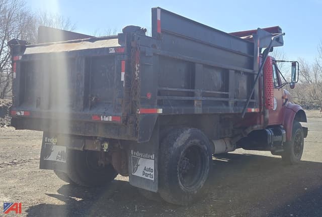 Image of International 4900 equipment image 4