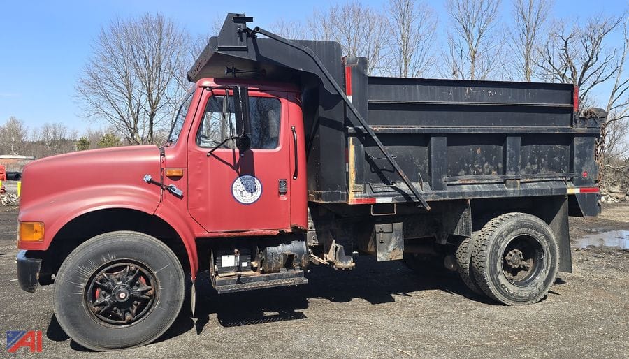1991 International 4900 Equipment Image0