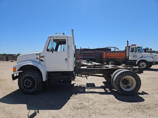 Image of International 4900 equipment image 3