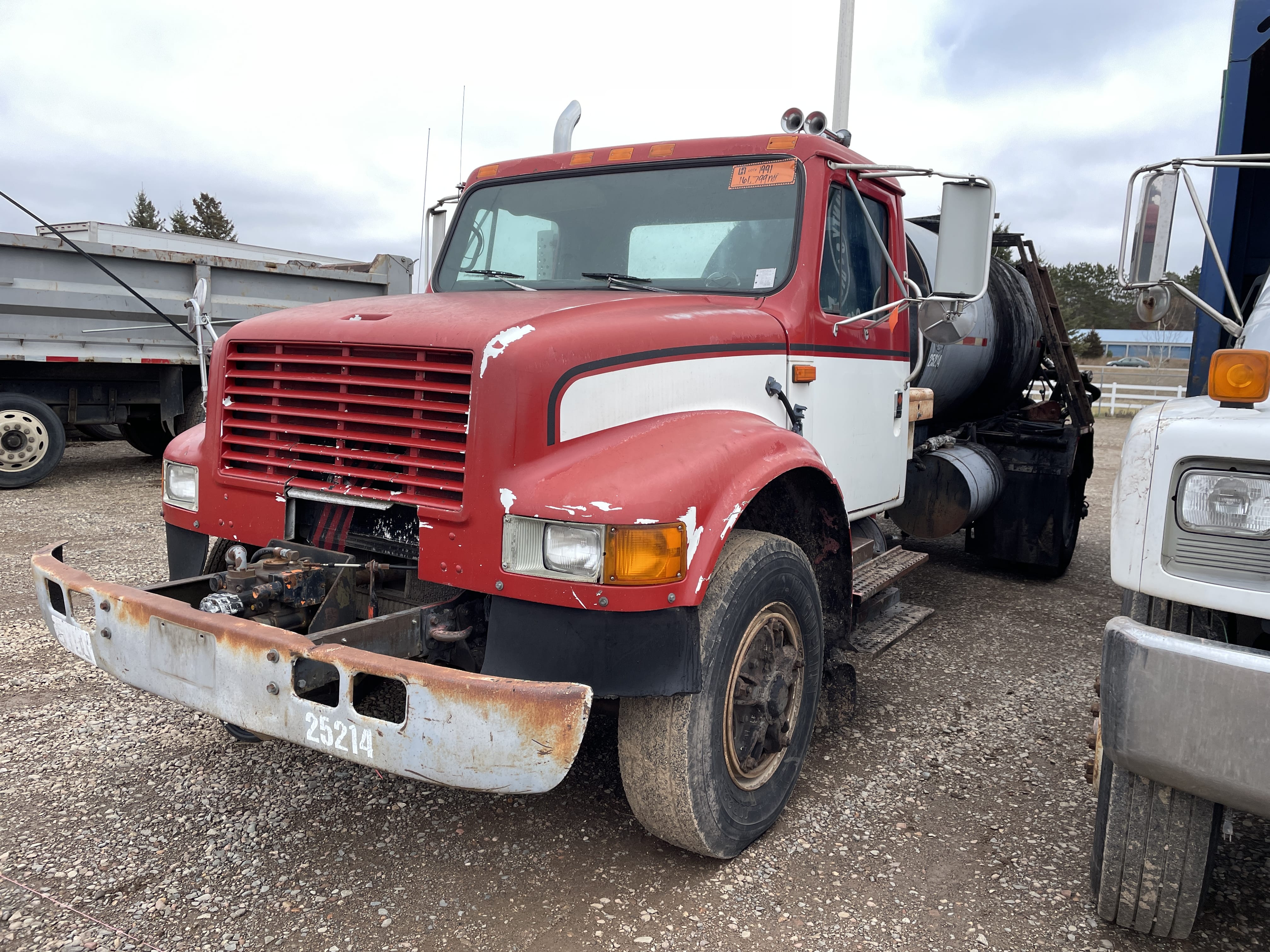 Main image International 4900