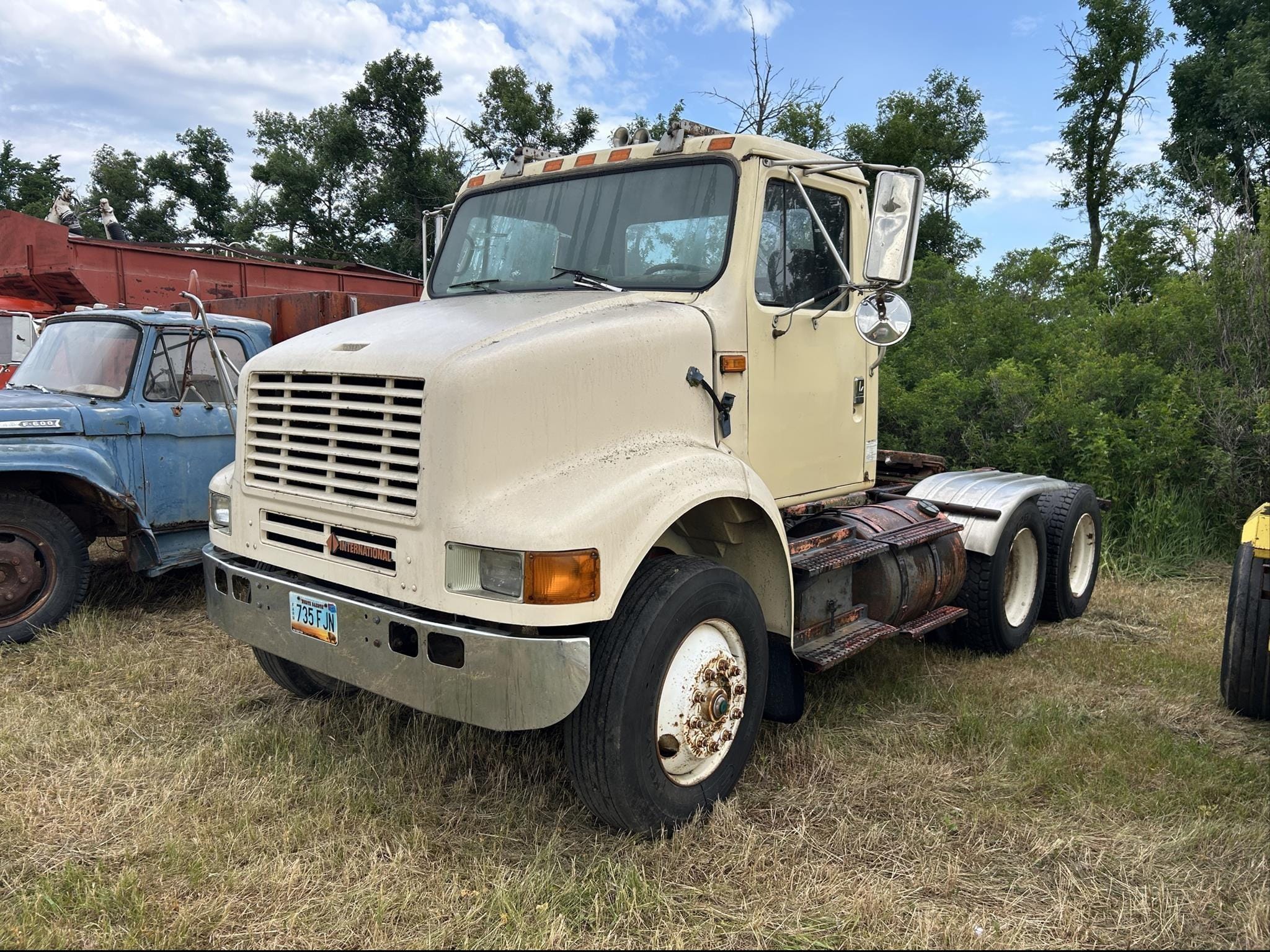 1991 International 8100 Equipment Image0