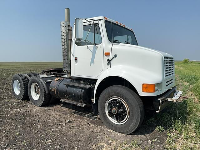 Image of International 8100 equipment image 1