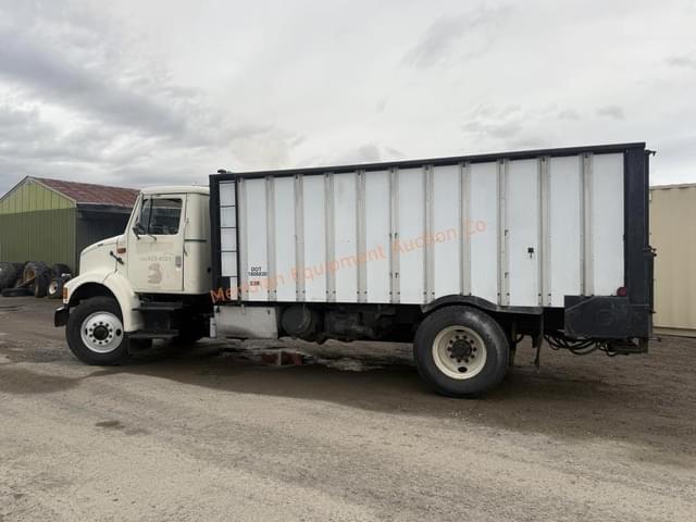 Image of International 8100 equipment image 3