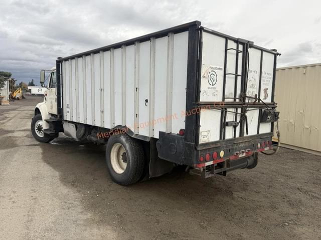 Image of International 8100 equipment image 4