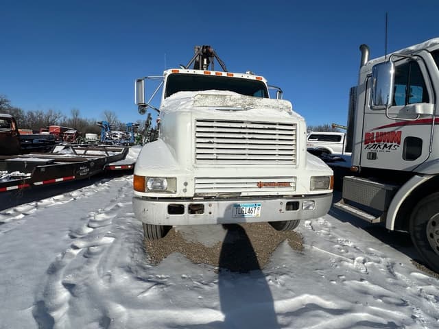 Image of International 8200 equipment image 2