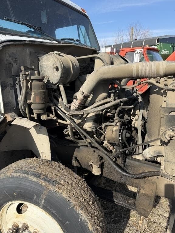 Image of International 8300 equipment image 4