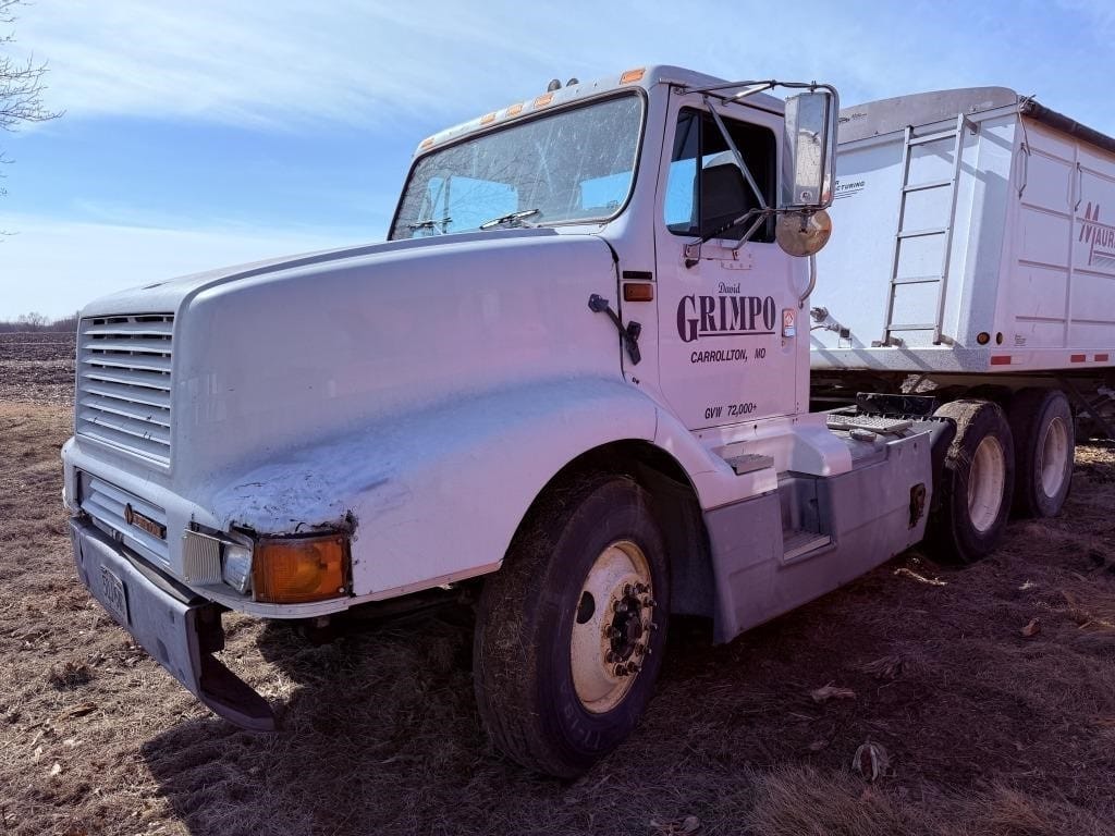 1991 International 8300 Equipment Image0