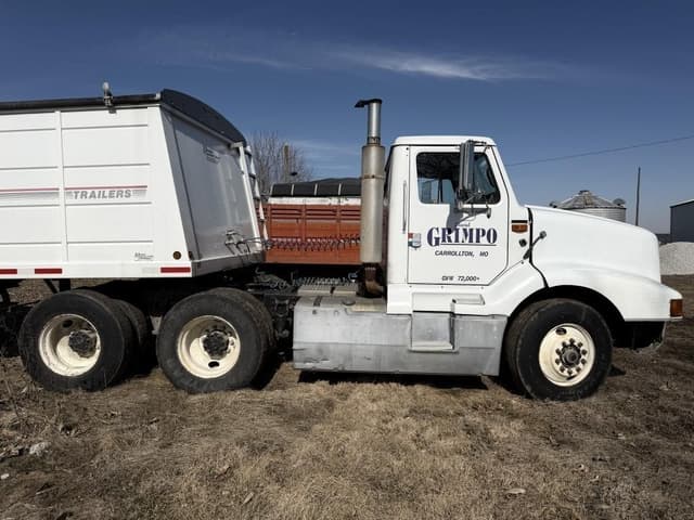 Image of International 8300 equipment image 2