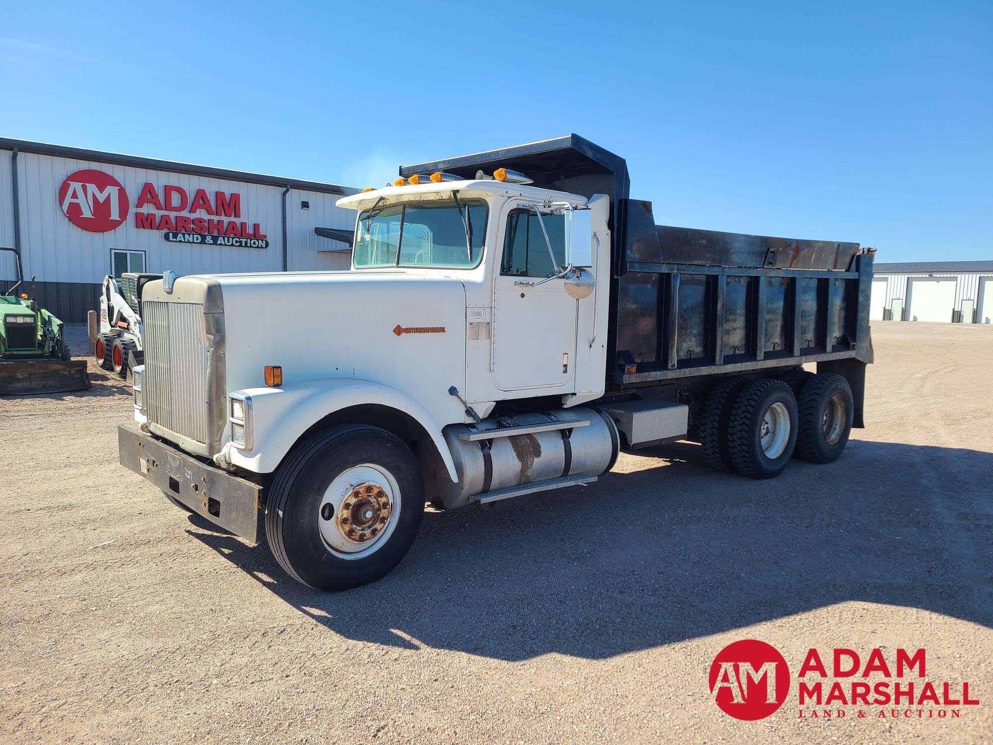 1991 International 9300 Equipment Image0