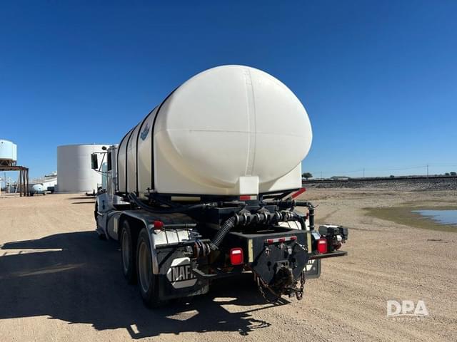 Image of International 9400 equipment image 4