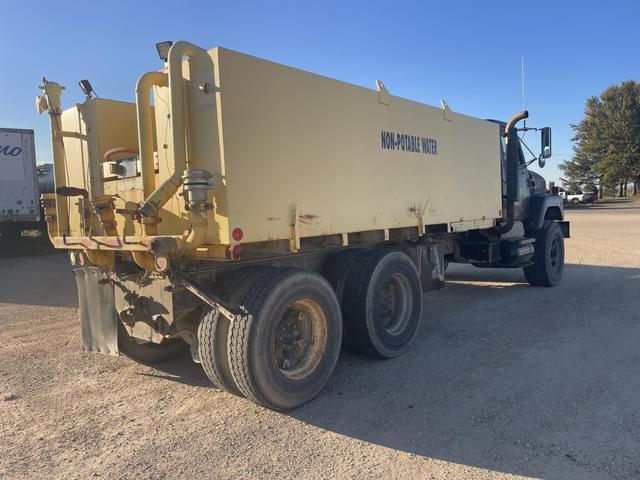 Image of International S2600 equipment image 3