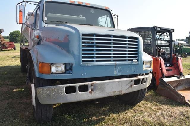 Image of International 4900 equipment image 3