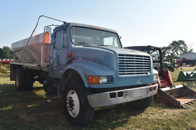 Image of International 4900 equipment image 2