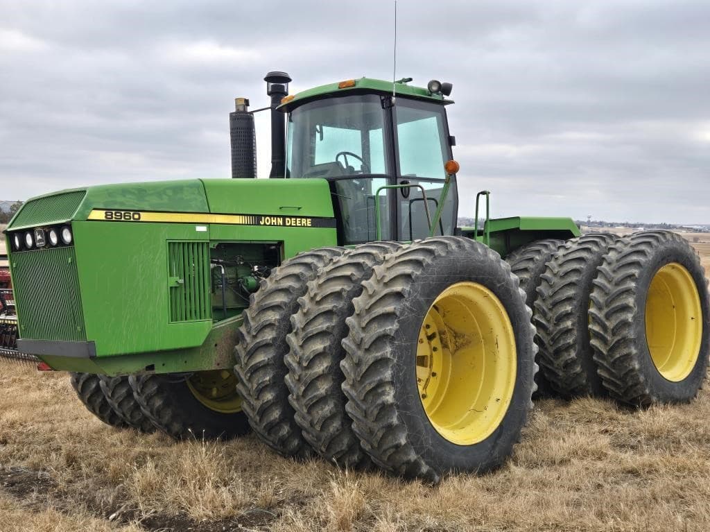 Image of John Deere 8960 Primary image