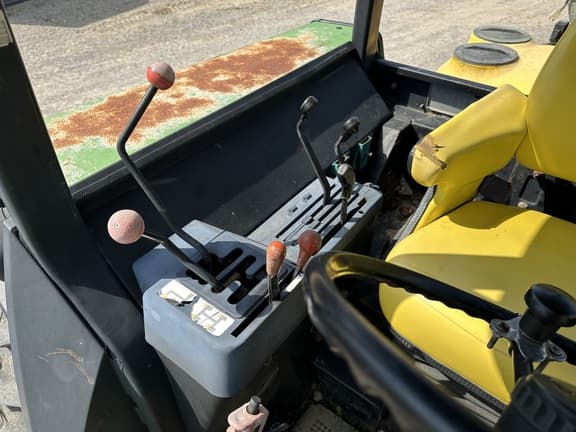 Image of John Deere 2955 equipment image 4