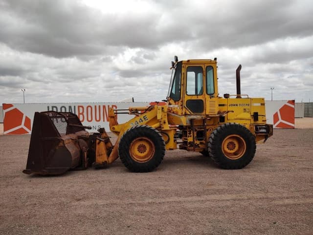 Image of John Deere 344E equipment image 1