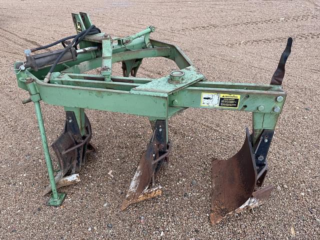 Image of John Deere 3835 equipment image 2