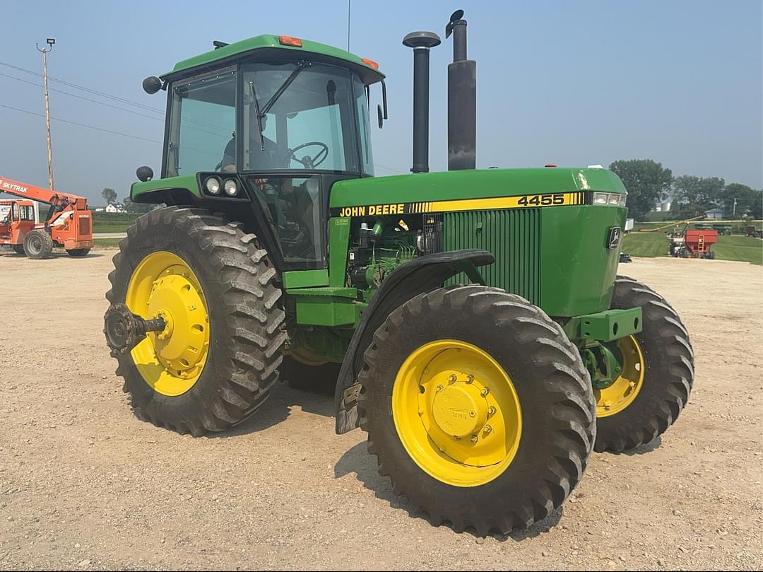 Image of John Deere 4455 Primary image