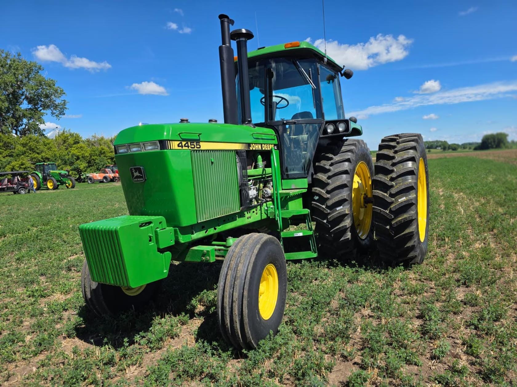 100 to 174 HP Tractors image