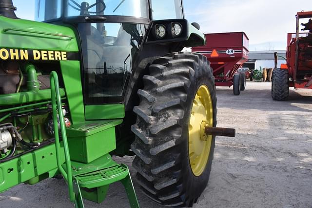 Image of John Deere 4455 equipment image 4