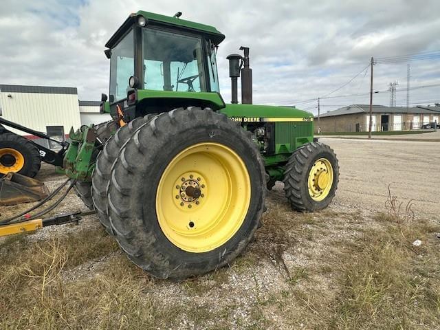 Image of John Deere 4755 equipment image 4