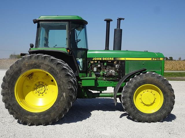 Image of John Deere 4755 equipment image 3