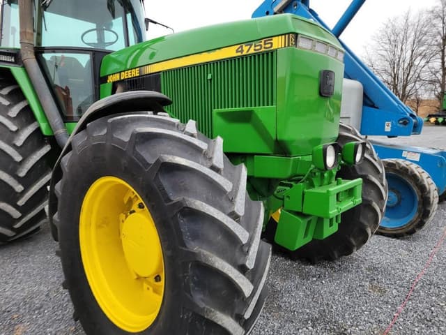 Image of John Deere 4755 equipment image 2