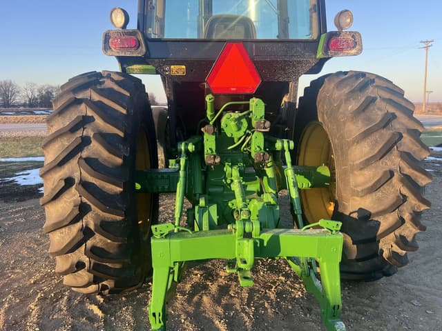 Image of John Deere 4955 equipment image 1