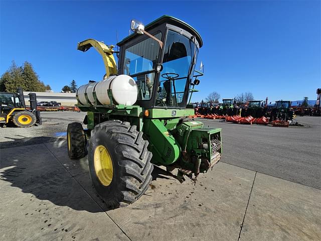 Image of John Deere 5830 equipment image 3