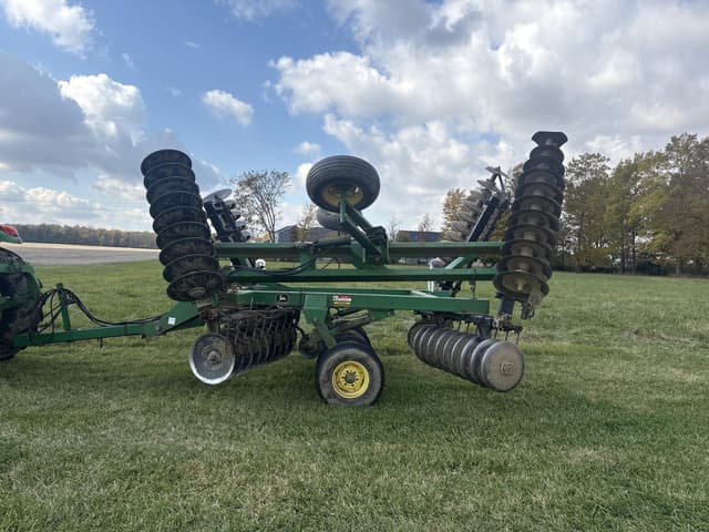 Image of John Deere 630 equipment image 2