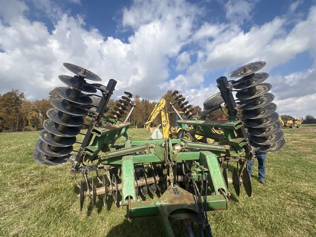 Image of John Deere 630 equipment image 1