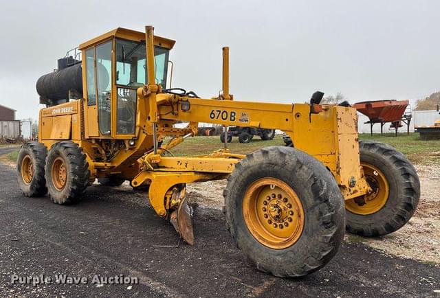 Image of John Deere 670B equipment image 2