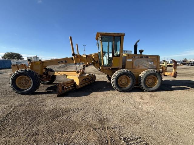 Image of John Deere 670B equipment image 4