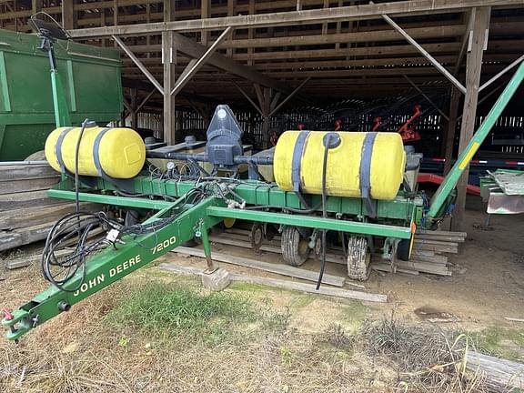 1991 John Deere 7200 Equipment Image0
