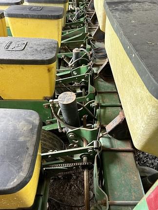 Image of John Deere 7200 equipment image 2