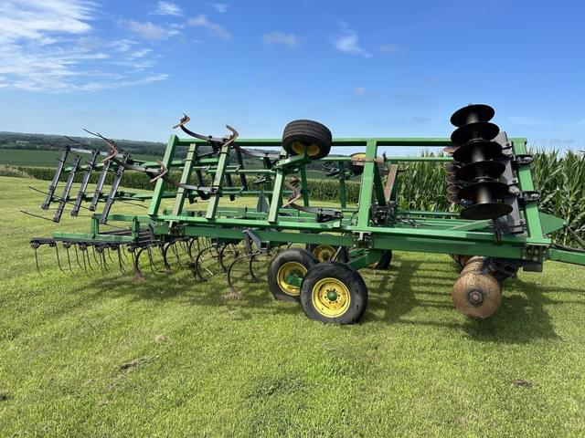 Image of John Deere 724 equipment image 3