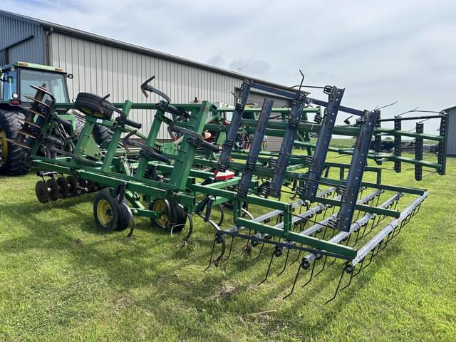 Image of John Deere 724 equipment image 1