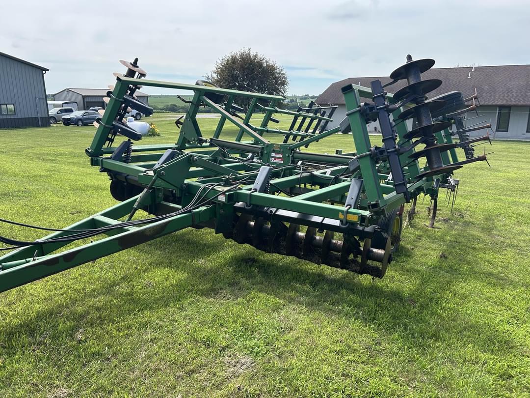 Image of John Deere 724 Primary image