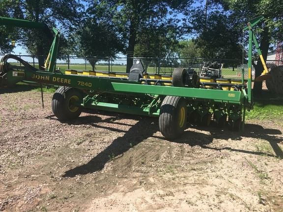 1991 John Deere 7240 Image