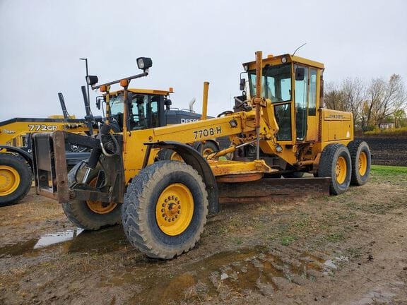 1991 John Deere 770BH Equipment Image0