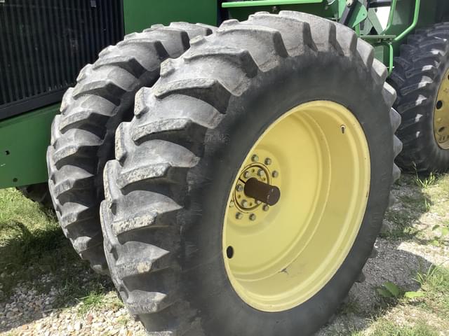 Image of John Deere 8560 equipment image 1