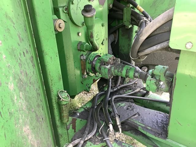 Image of John Deere 8560 equipment image 3