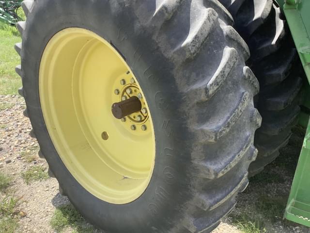 Image of John Deere 8560 equipment image 2